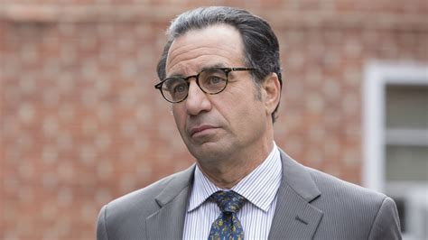 Assista ao episódio 3 da temporada 3 de Ray Donovan: Venha Bater Na ...