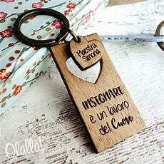 fiori d acciaio frasi portachiavi legno personalizzato idea regalo maestra fiori d acciaio frasi portachiavi legno personalizzato idea regalo maestra