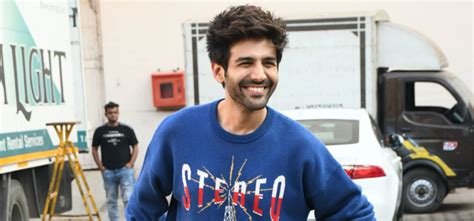 Kartik Aaryan’s cowboy boots are sick AFbut they have a problem