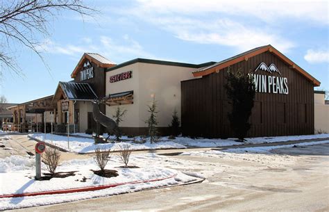 Twin Peaks in Independence, MO | American Food & Sports Bar