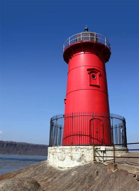 Little Red Lighthouse | Alrededor de los mundos, Beautiful, Mundo