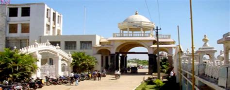 Top Colleges & Business Schools In India | Higher Education | Campushunt