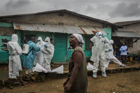 利比里亚埃博拉治疗中心紧缺 患者惨死家中_口译_新东方在线