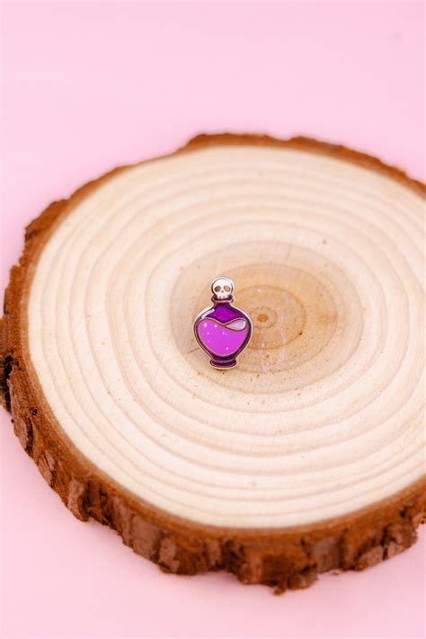 Mini Garotting Gas Potion Pin – PEPZART