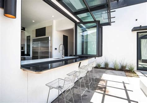 Pass through Kitchen Window 的图像结果