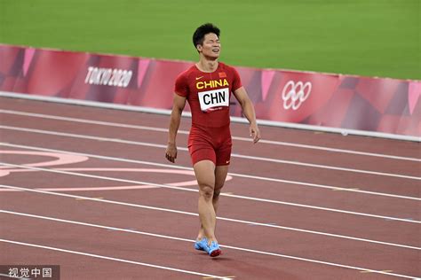 中国历史第一人！苏炳添9.83秒小组头名进百米决赛_腾讯新闻