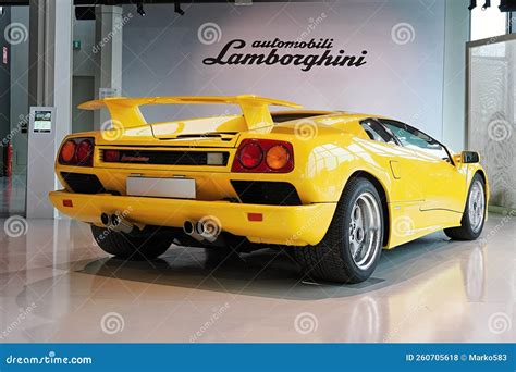Lamborghini Museo - Lamborghini Diablo (1990 - 1998) Editorial Stock ...