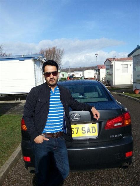 Two Mumbai Men Give London A Taste Of Desi Vada Pav, Rake In A Whopping ...