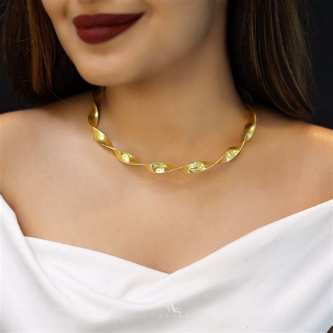 Neora Golden Plated Curly Neck Cuff – Adore By Priyanka
