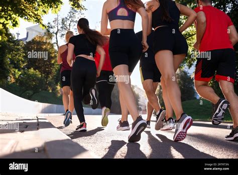 5 People Running 的图像结果