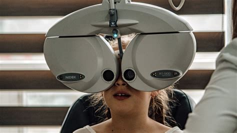 Simple eye examination could predict heart attack risk. Here is how