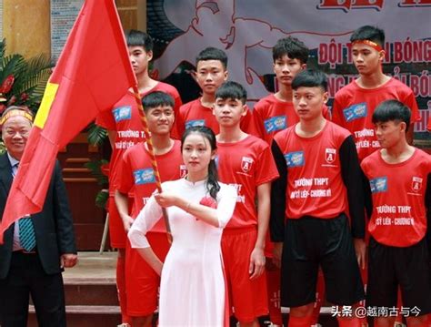 越南女高中生校服照太漂亮爆红网络，颜值很高，曾被误会是韩国人 - 每日头条