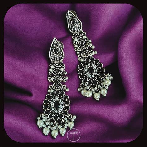 The Krita Dangler Earring – Tiyaa’s Store