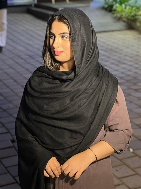 Abyss black signature modal hijab – PASTEL PARROTS