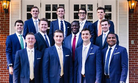 Fraternity là gì? Cách sử dụng và ví dụ câu về từ Fraternity