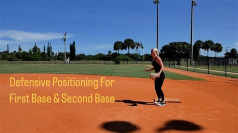 Softball First Base 的图像结果