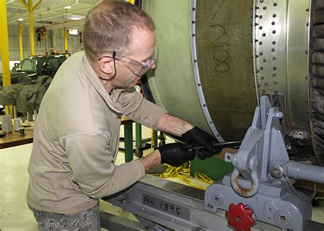 Jet Engine Mechanic 的图像结果