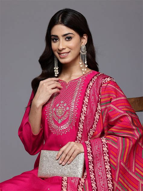 Varanga Women Pink Round Neck Gota And Mirror Embroidered Kurta With ...