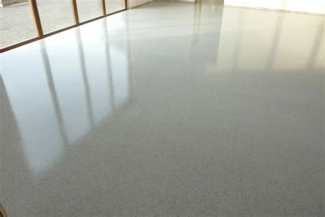 What Are the Pros and Cons of Polyaspartic Floor Coating?