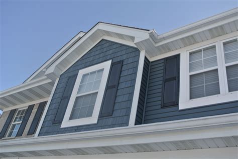 Pacific Blue Vinyl Siding by CertainTeed - 7" Staggered Edge