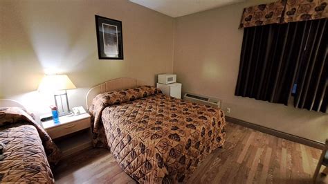 PETAWAWA RIVER INN & SUITES (Ontario) - Hotel Reviews, Photos, Rate ...