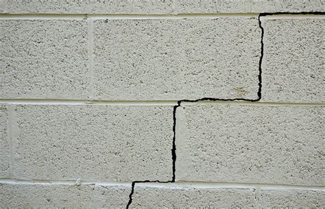 How to identify foundation cracks - Foundation Repair Ottawa