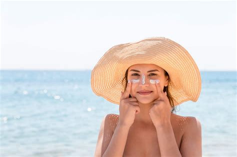 Has Your Sunscreen Gone Bad? Here are 3 Ways to Tell - All About Fitness