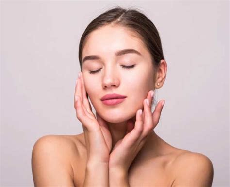 Pamper Your Skin With Homemade Rose Water Ice Cubes | Herzindagi