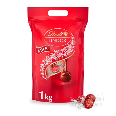 Buy LindtLindor Milk Chocolate Truffles Bag - Approx 80 balls, 1kg ...