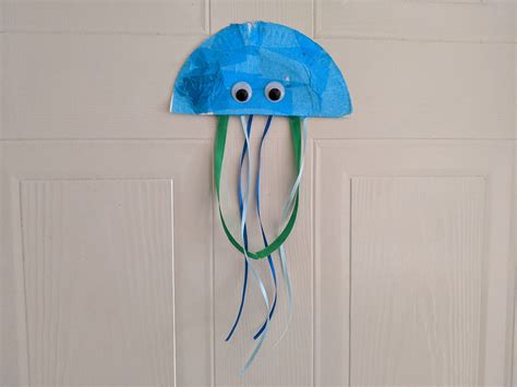 Paper plate jellyfish craft - Free Time with the Kids
