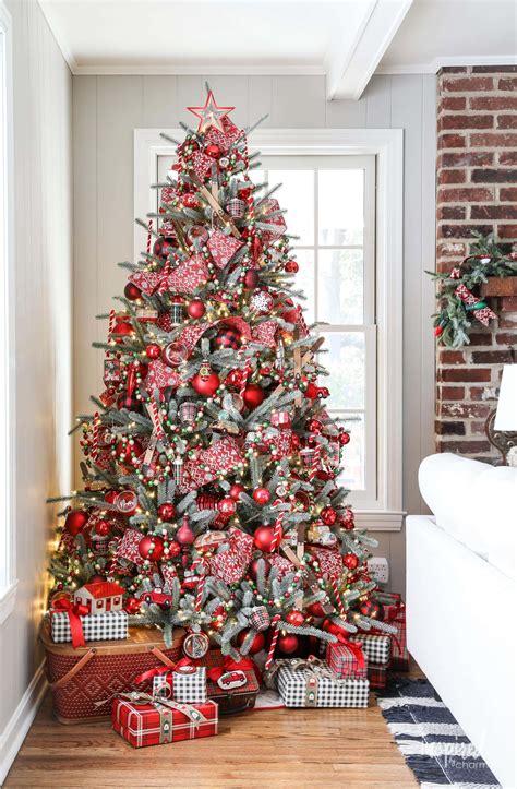 DIY christmas tree decorating ideas to add a personal touch