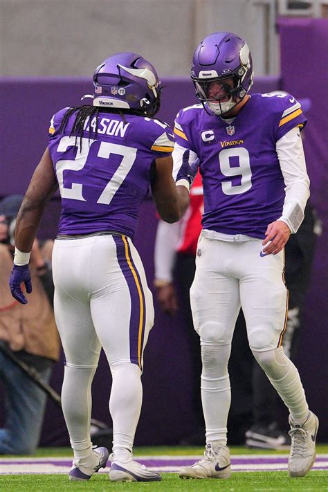 Vikings rebound from shutout with 31-0 win as Commanders' Jayden ...