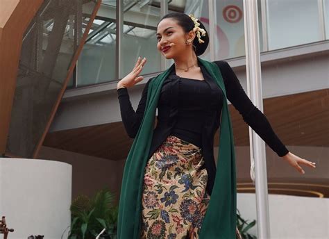 Potret Ariel Tatum Cantik Banget Saat Menari Jaipong di Osaka World ...