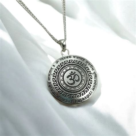 Siddh Maha Mrityunjaya Mantra Pendant (With Chain) – Astrologic India