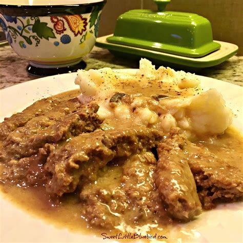 Slow Cooker Cube Steak & Gravy Recipe