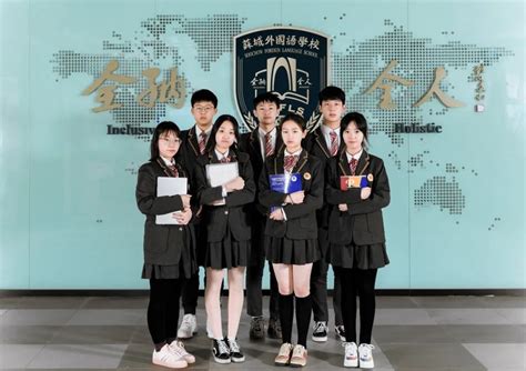 国外的一些学校如何看待学生穿校服-同桌的你校服
