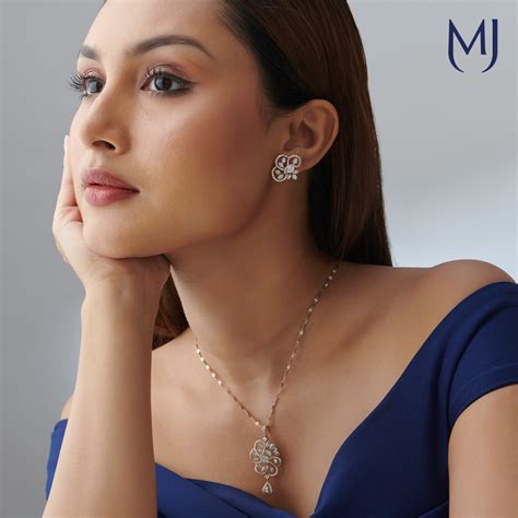 Buy Real Diamond Pendant set Online | Real Diamond Pendant set by Manubhai.