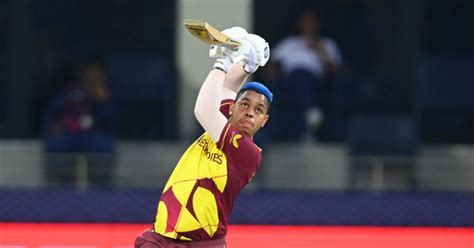 वेस्ट इंडीज क्रिकेट बोर्डाचा मोठा निर्णय, शिमरन हेटमायरला दाखवला ...