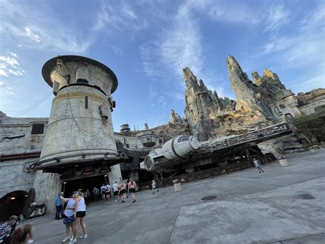 Guide to Millennium Falcon: Smugglers Run