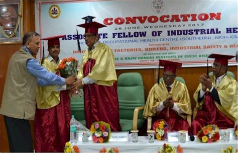 "First Convocation of Post Graduate Certificate Course ""Associate ...