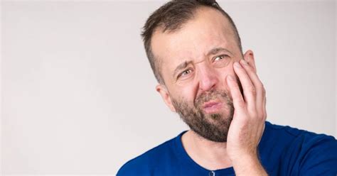 8 Reasons Why Your Tooth Hurts When Chewing Or Biting Down!
