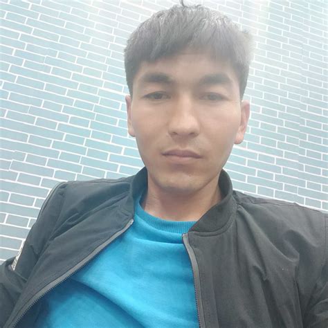 新疆乌鲁木齐：工作人员检修列车保障春运 - 中国日报网