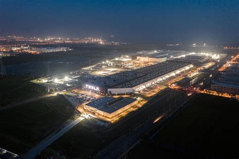 特斯拉上海工厂 2021 年规划产能曝光，Model 3 + Model Y 55 万辆 - 42 号车库