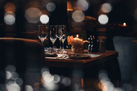 Fancy Restaurant Table Front View 的图像结果