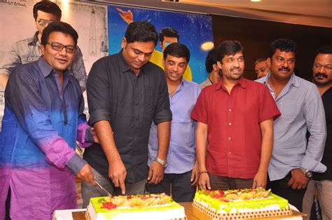 Yevadu Movie Press Meet Photos