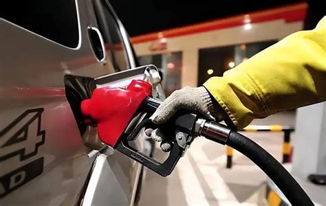油价迎2023年首调 92号汽油每升涨0.20元 - 西部网（陕西新闻网）