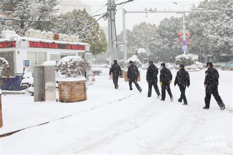 开屏新闻-宣威警方出动警力3000余次，全力迎战风雪天气