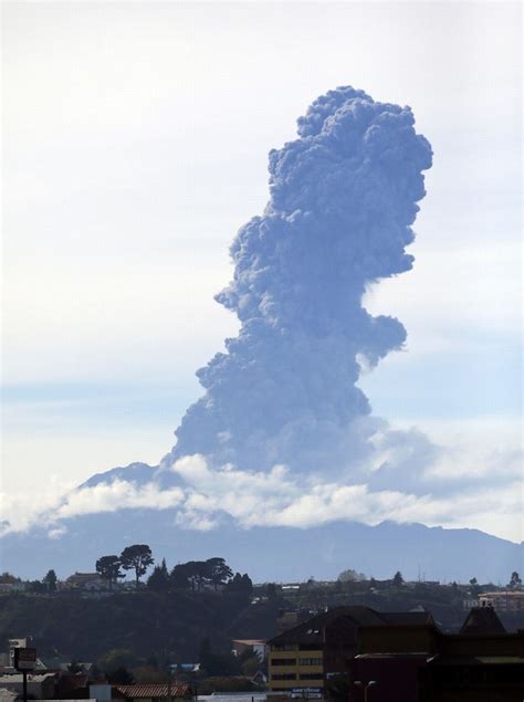 Calbuco Volcano Explosion 的图像结果