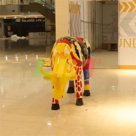 玻璃钢动物雕塑大象成为深圳商业中心的一道亮点-方圳雕塑厂