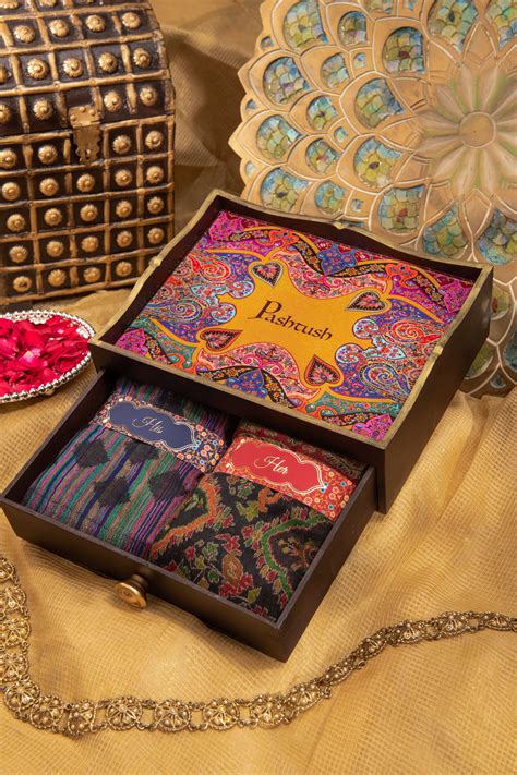 Pashtush His And Her Gift Set Of Pure Wool Reversible Stole And Extra ...